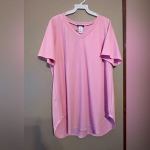Size 2 x never worn boutique tee v neck